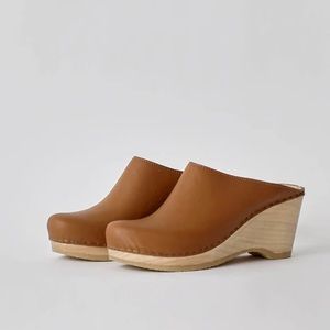 NWOB No.6 New School Clog on Wedge in Palomino Size 38
